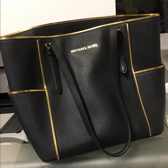 michael kors black purse with gold